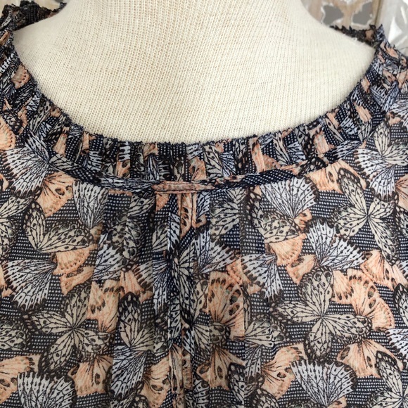 Butterfly Sleeveless  Chiffon Blouse - Picture 4 of 8